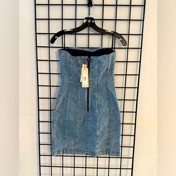 Alice + Olivia Palmer Denim Dress - Picture 8 of 9